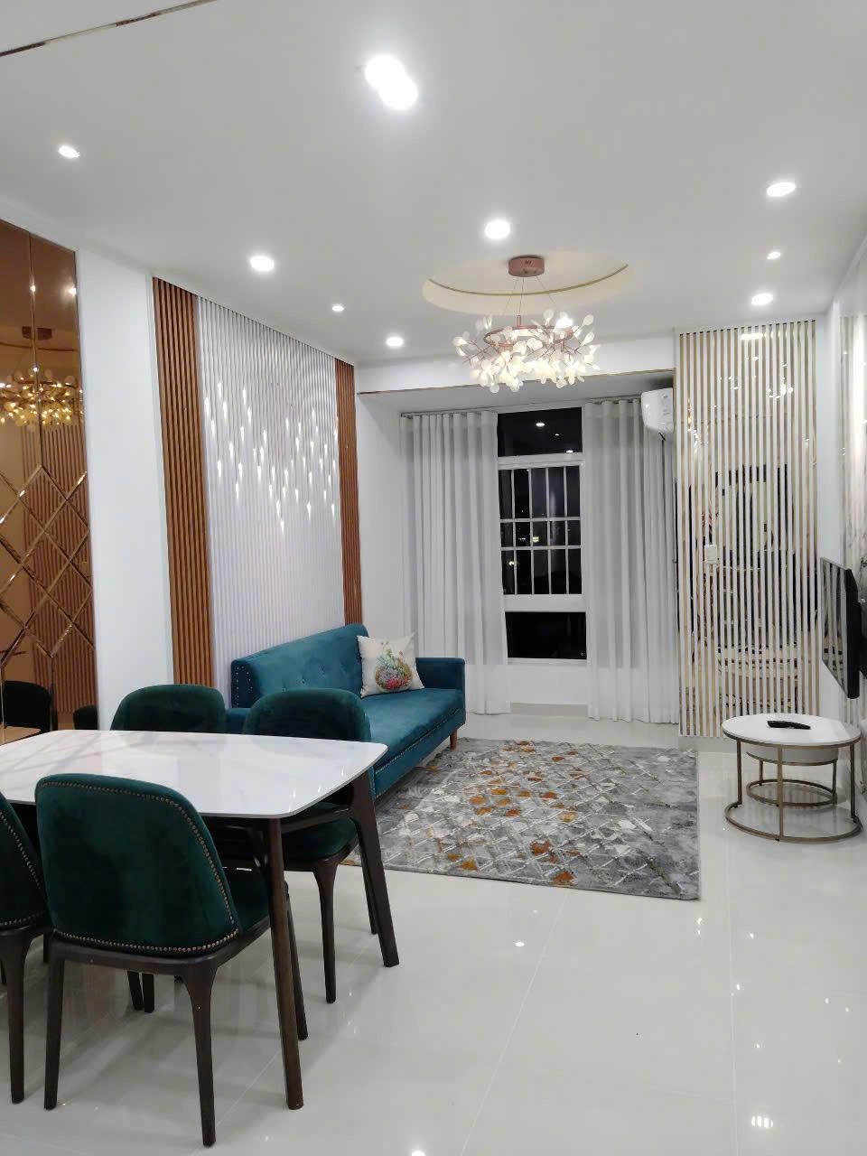 Bán Căn Hộ Sky Garden 3 Lầu Cao View Sông Q1 Bitexco